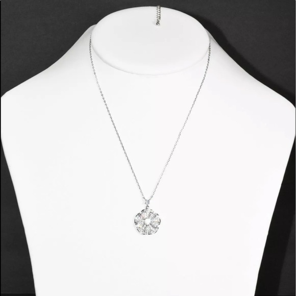 Michael Kors SILVER 20'' FLOWER Pendant Necklace - Picture 3 of 4